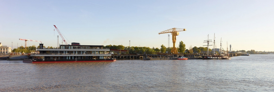 Nantilus : Bâtiment flottant (marché privé) - Nantes (44) - Salles événementielles / Restaurant / Bar - livré en 2011