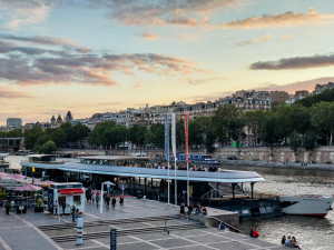 Vedettes de Paris Francette 2018-2021 – Vedettes de Paris – Port de Suffren à Paris 7ème - Deux bâtiments flottants : Un ponton 64m x 11m croisière et restauration et un ponton 38 m x 9 m pour évènementiel
